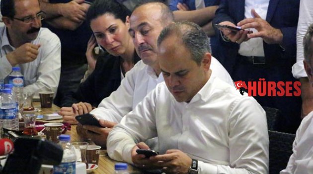 ÇAVUŞOĞLU'NUN YOĞUN TELEFON TRAFİĞİ