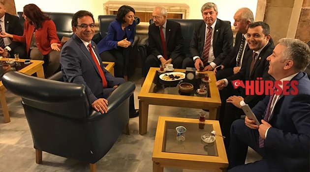CHP’LİLERDEN ÇAY MOLASI