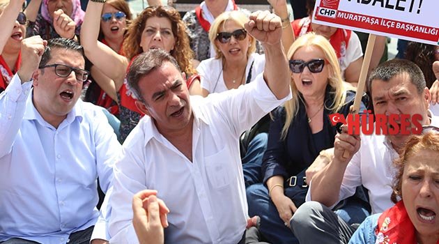 CHP'lilerden demokrasi eylemi