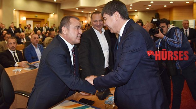 ÇILGIN PROJE İÇİN EL BİRLİĞİ YAPTILAR