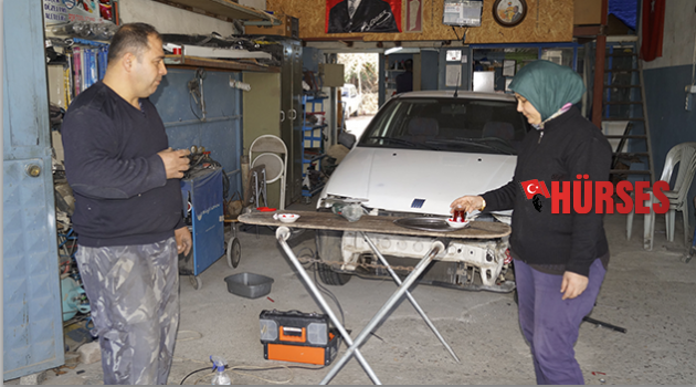 Çırak bulamayınca eşini kaportacı yaptı