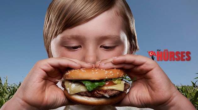 Çocuklara fast food yedirmeyin