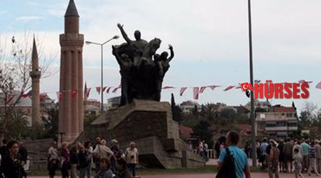 CUMHURİYET MEYDANI YENİLENİYOR