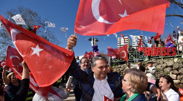 ‘CUMHURİYETTEN VAZGEÇMEYİZ’