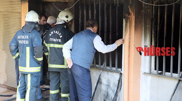 Dairede çıkan yangın korkuttu