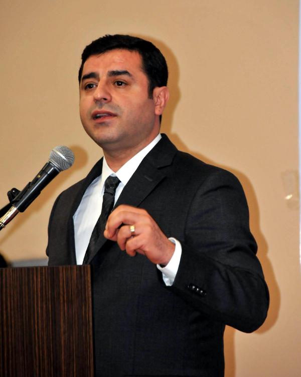 Demirtaş Van'da Dayanışma Yemeğini Katıldı