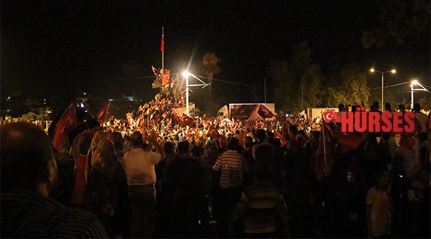 ‘DEMOKRASİ NÖBETİ’NE DEVAM