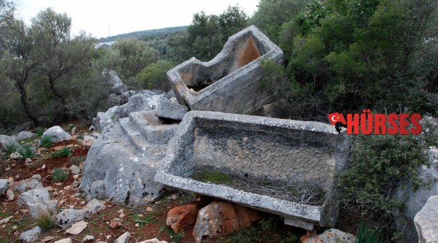 DEMRE'DE PARÇALANMIŞ LAHİTLER BULUNDU