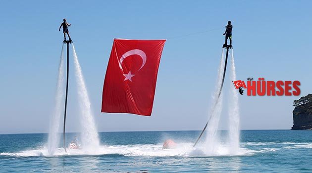 Deniz üstünde Türk bayrağı açtılar