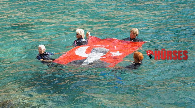 Denizde bayrak açtılar