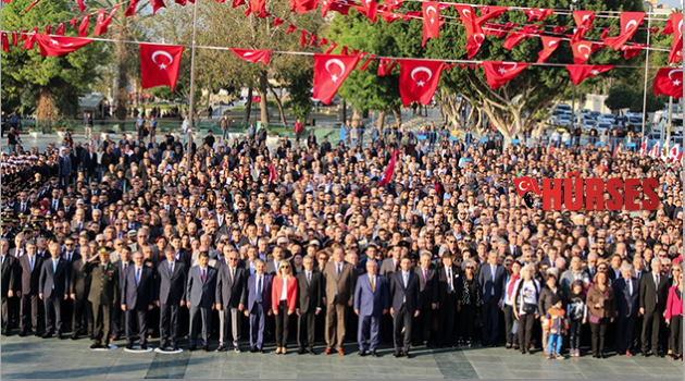 Denizde, karada, otobüste Ata'ya saygı duruşu