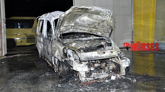 DEPODAKİ OTOMOBİL YANDI