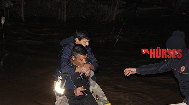 Dere taştı, evlerinde mahsur kaldılar