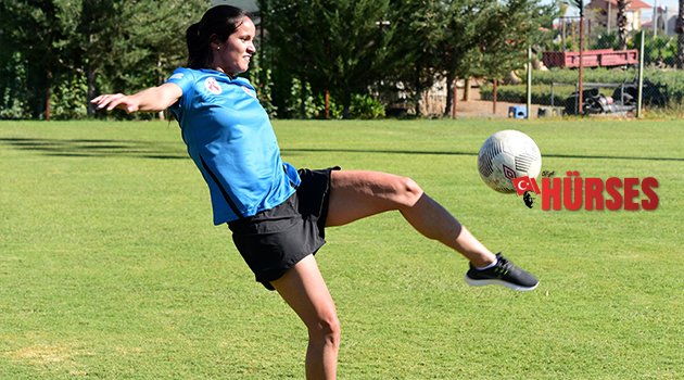 'DİŞİ RONALDİNHO'DAN FUTBOL ŞOV