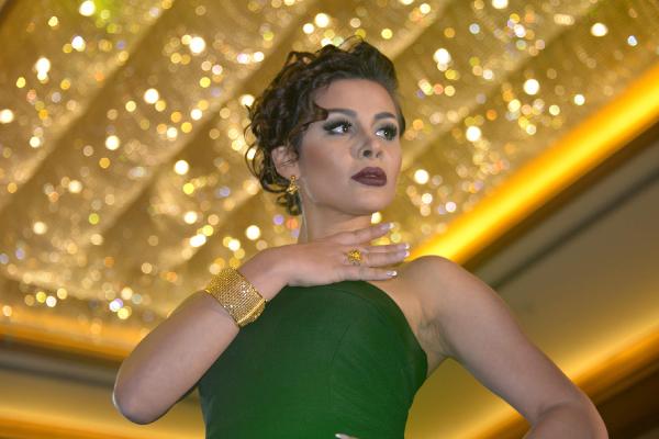 Diyarbakır'da Kürtçe Müzik Eşliğinde Takı Defilesi