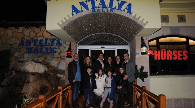 DOSTLARIN BİTMEYEN AKŞAMI