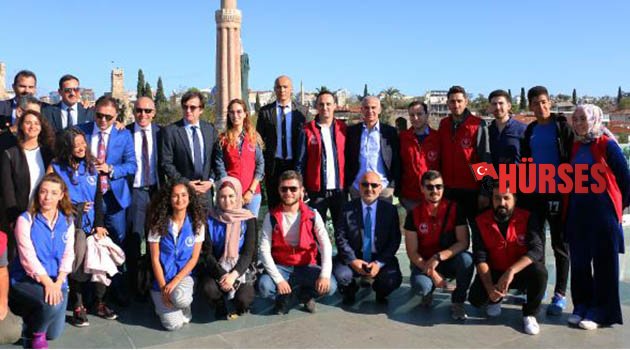 Efsane futbolcular Tophane'de buluştu