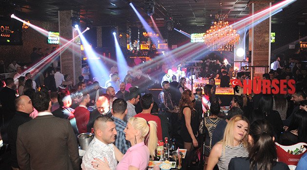 Eğlence tutkunları stresi Soho’da atıyor