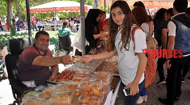 ENGELLİLERDEN YIL SONU KERMESİ