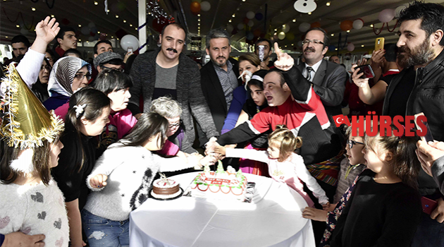 Engelsiz Kafe'de yeni yıl kutlaması
