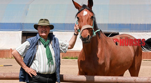 ESKİ BAKAN AT ÇİFTLİĞİ KURDU