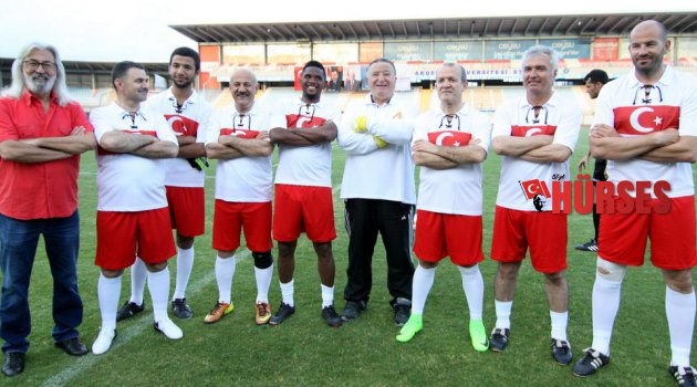 ETO’O TÜRK MİLLİ TAKIM FORMASI GİYDİ