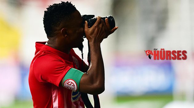ETO'O BUNU HEP YAPIYOR