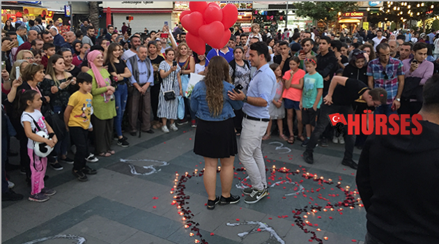 Evlilik teklifi izdihamı