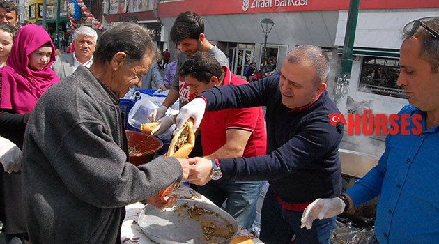 FESTİVALDE 6 TON HAMSİ İKRAMI
