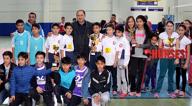 FİNİKE'DE ÖDÜL VERİLDİ