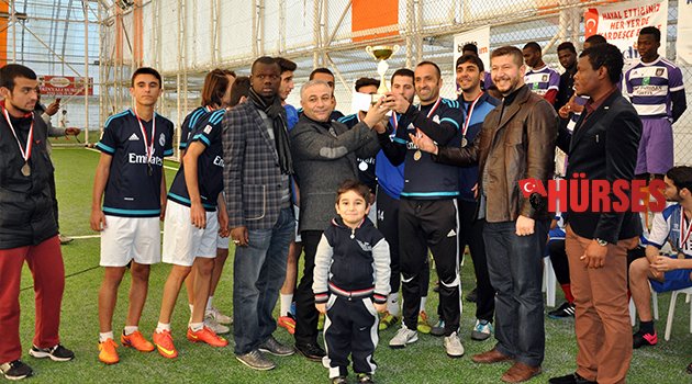 FUTBOL SAHASINDA KARDEŞLİK MESAJI