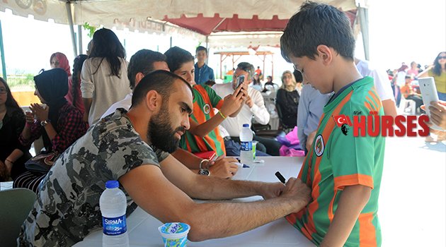 FUTBOLCULAR ÖĞRENCİLERLE BULUŞTU