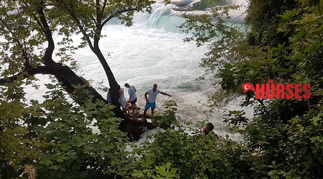 Gazetecileri görünce  kurtarılmayı reddetti