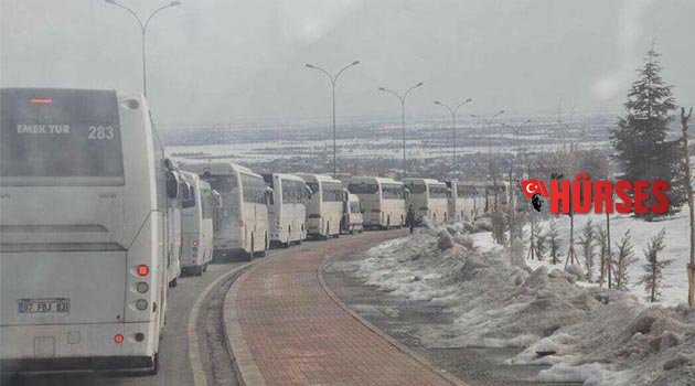 Geliyoruz zincirleri kıra kıra