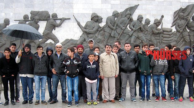 GENÇLER ÇANAKKALE ŞEHİTLİĞİ'Nİ ZİYARET ETTİ