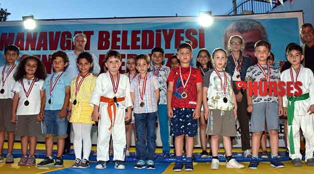 GENÇLİK MERKEZİ'NDEN YILSONU GÖSTERİSİ