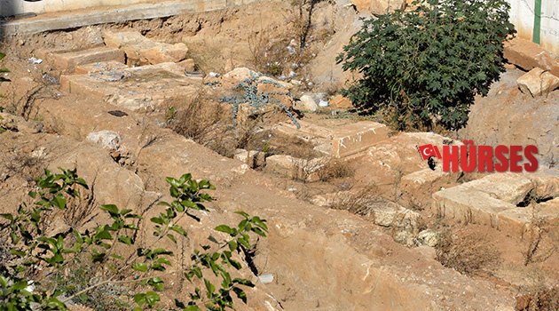 Hadrian Kapısı'nda antik mezar bulundu