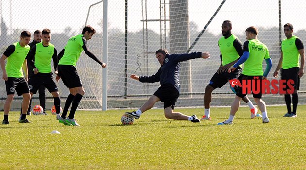 HAGİ FUTBOLCULUK GÜNLERİNİ ARATMADI