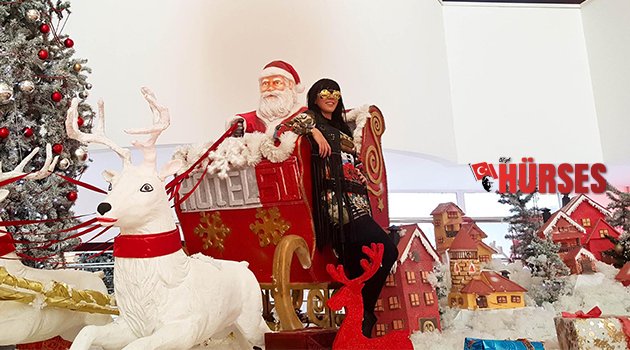 HANDE YENER, NOEL GEYİĞİNE BİNDİ