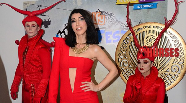 HANDE YENER: TÜRKİYE'NİN EN GENÇ SANATÇISI BENİM