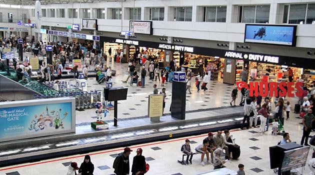 Havadan turist yağıyor