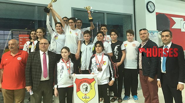 HAVUZDA YILDIZ GİBİ PARLADILAR