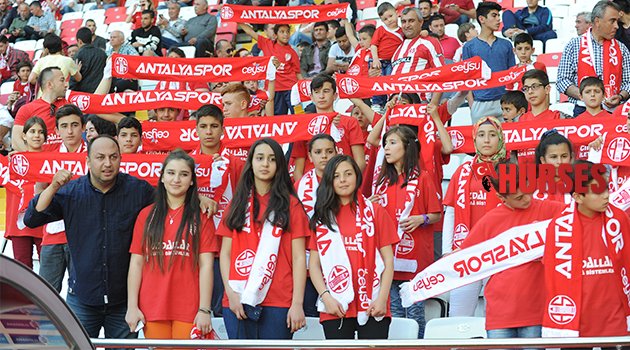 HAYATLARINDA İLK KEZ MAÇA GİTTİLER