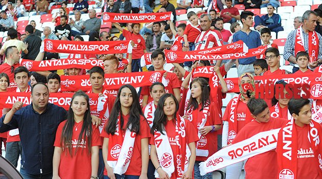 HAYATLARINDA İLK KEZ MAÇA GİTTİLER