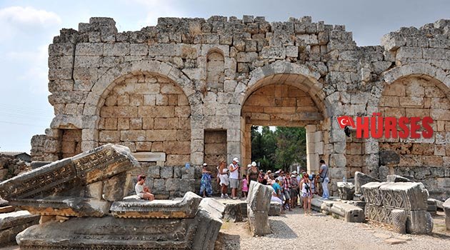 Her üç turistten biri Perge'yi görecek