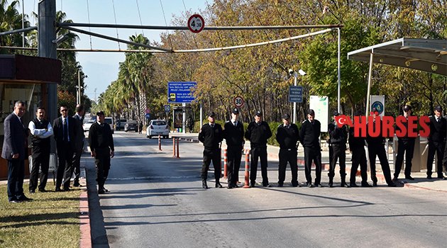 İHRAÇ EDİLEN 9 AKADEMİSYEN İÇİN EYLEM