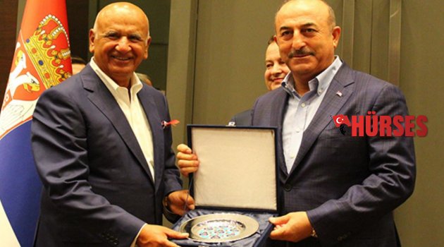 İki bakandan Öztürk’e plaket