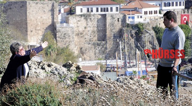İNTİHARIN EŞİĞİNDEKİ OĞLUNU KURTARDI