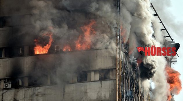 İRAN’DA YANGIN ÇIKAN 15 KATLI BİNA ÇÖKTÜ