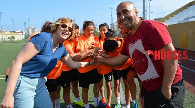 İş kadınından, kadın takımına forma desteği